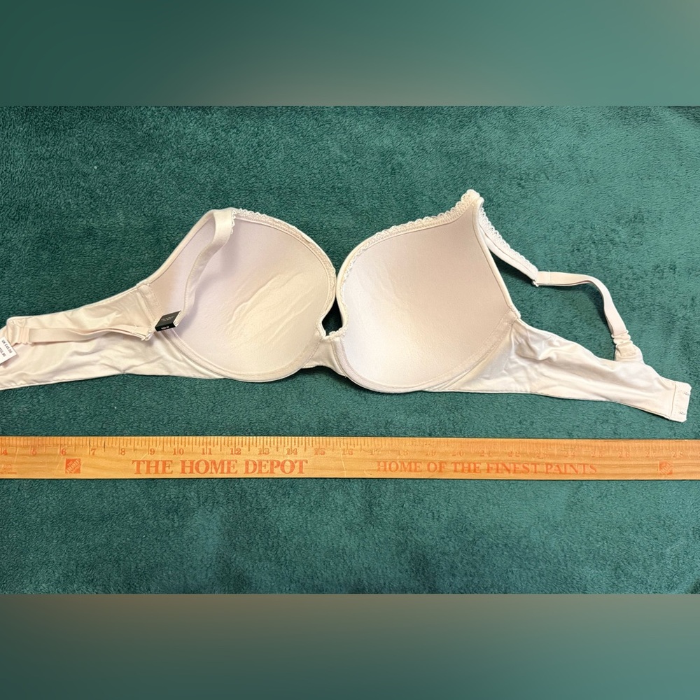Victoria's Secret Cream Bra - Picture 2 of 4